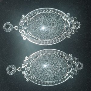 Stone dangle earrings